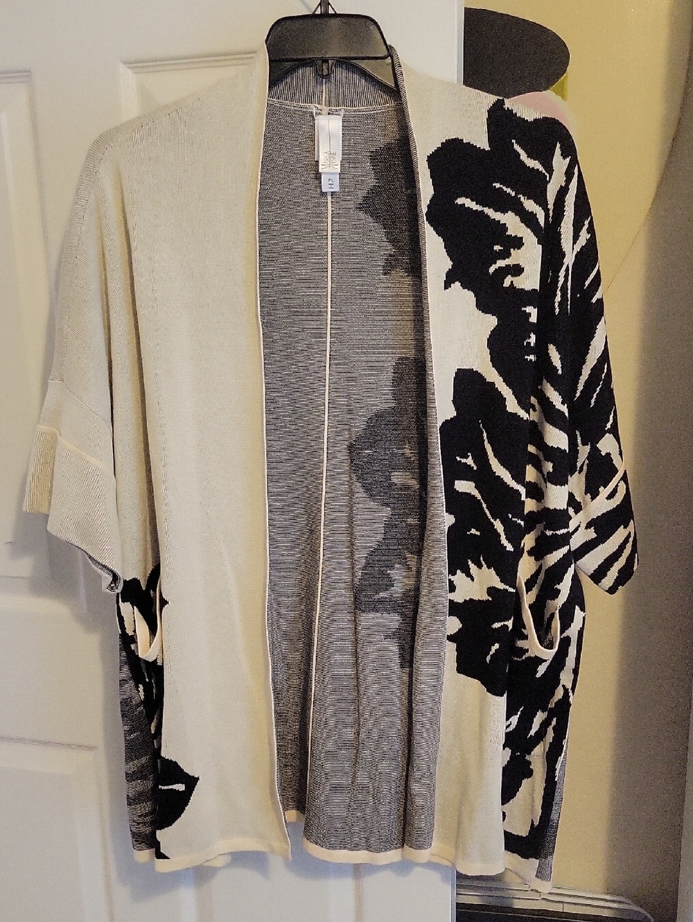 MarlaWynne PL Beige & Black Floral Open-Front Cardigan Short sleeve with pockets
